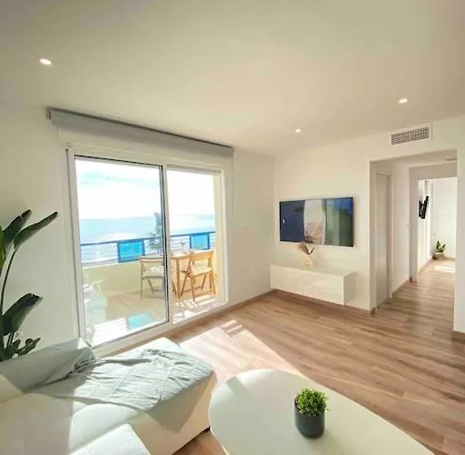 아파트 Front View By Sol Maestranza